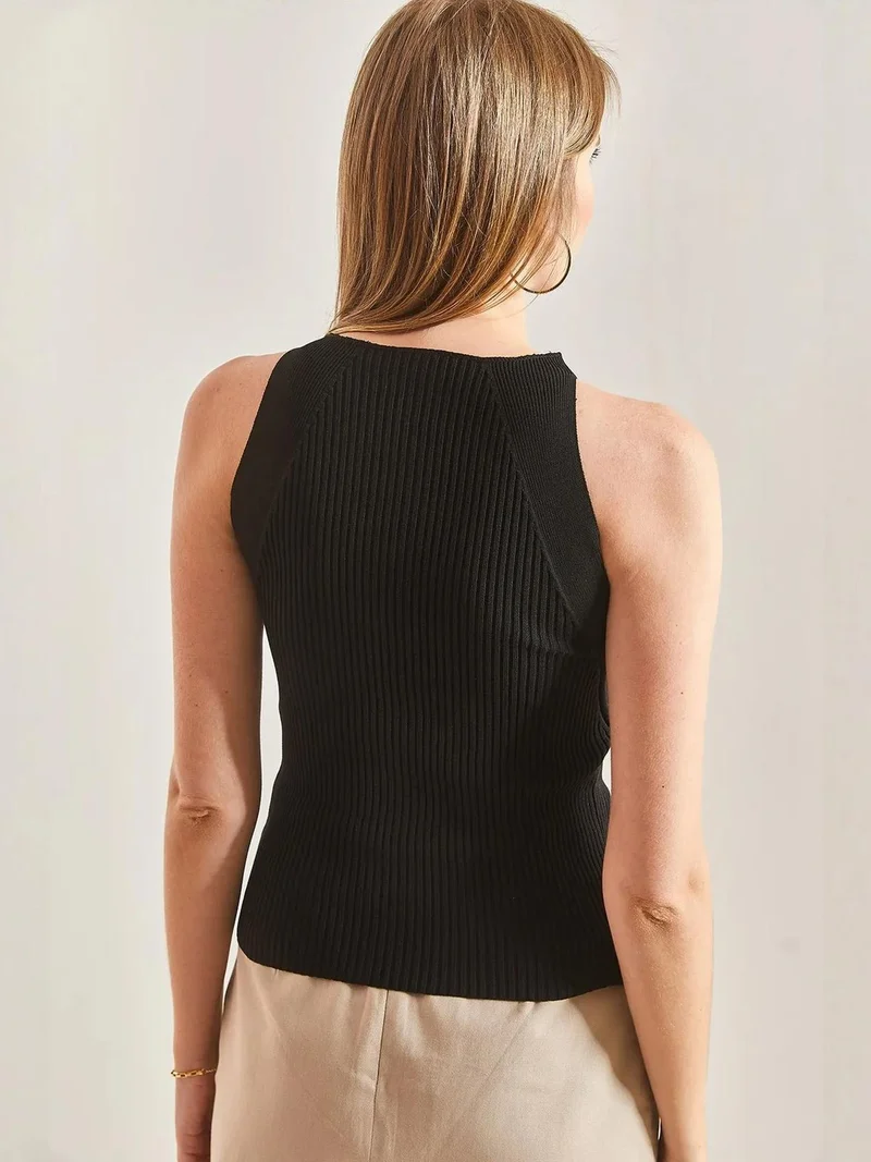 Bianco Lucci Black Cropped Knitted Top with Crew Neck for Women | Best Price UAE