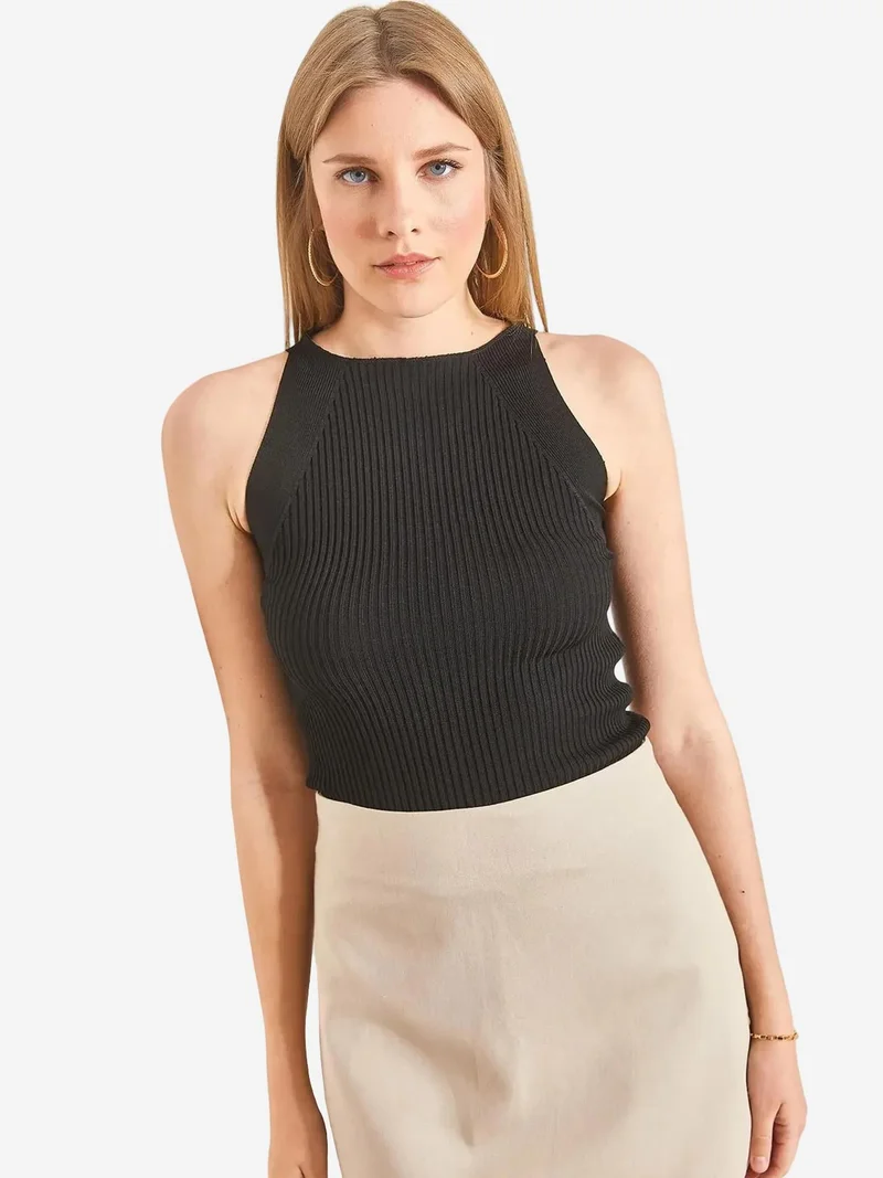 Bianco Lucci Black Cropped Knitted Top with Crew Neck for Women | Best Price UAE