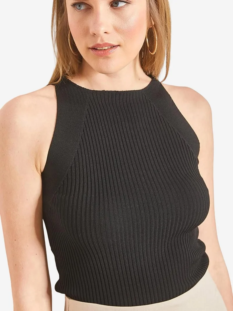 Bianco Lucci Black Cropped Knitted Top with Crew Neck for Women | Best Price UAE