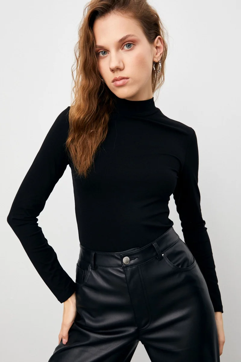 بيبانتولون BIPANTOLON Women's 4-Pack Slim Fit Turtleneck Bodysuits