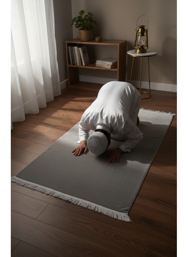 سندس سجادة صلاة ذهبية  تصميم أنيق وفخم بحجم كبير ومريح مغطاة بقماش ناعم ومحكم من أجود أنواع القطن. - Image 3