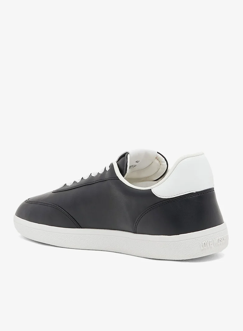 لوف موسكينو حذاء رياضي منخفض بشعار