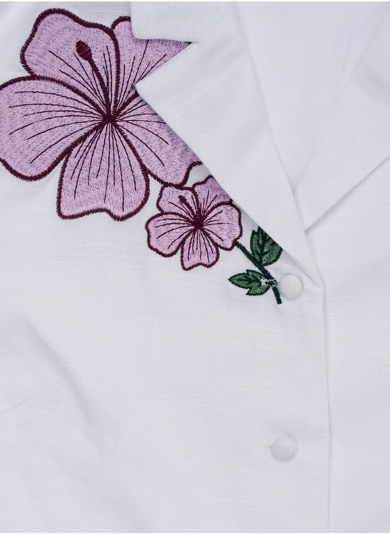 أشيتا فرنانديز Ashita Fernandes Nora Top – Women's White Floral Cropped V-Neck Half Sleeve Top | Linen Blend | Relaxed Yet Structured Fit | Breathable & Sustainable Fabric