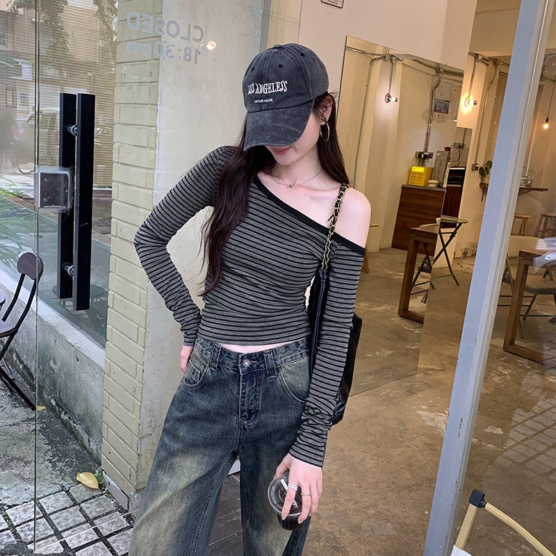 Explosions wholesale Korean hot girl slant shoulder off-shoulder design gray striped long sleeve T-shirt women's early autumn inner base shirt - Image 2
