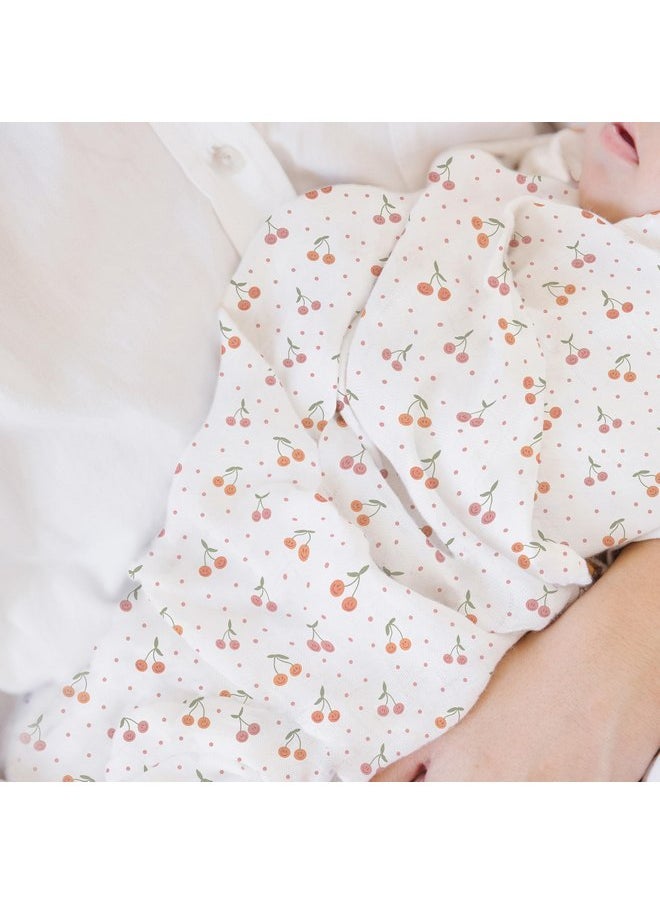 جوجوبي طقم بطانية قماط JuJuBe x Studio Oh! Baby Essentials - بطانيات قماط ناعمة ومريحة ومحايدة للأطفال حديثي الولادة لحفلات استقبال المولود وتسجيل المولود - أساسيات الحضانة - Cherry Cute  - Image 5