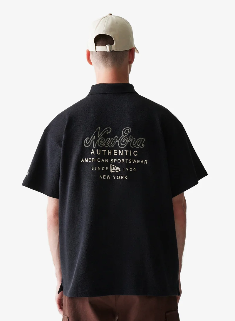 نيو ايرا تيشيرت مزين برسمة شعار