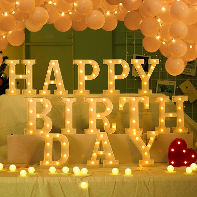 138PCS HAPPY BIRTHDAY MARQUEE LIGHT UP LETTERS LED LETTER NUMBER LIGHT SIGN WITH ROUND LIGHT BALLOONS DECORATION FOR BIRTHDAY HOME TABLE DECOR WHITE