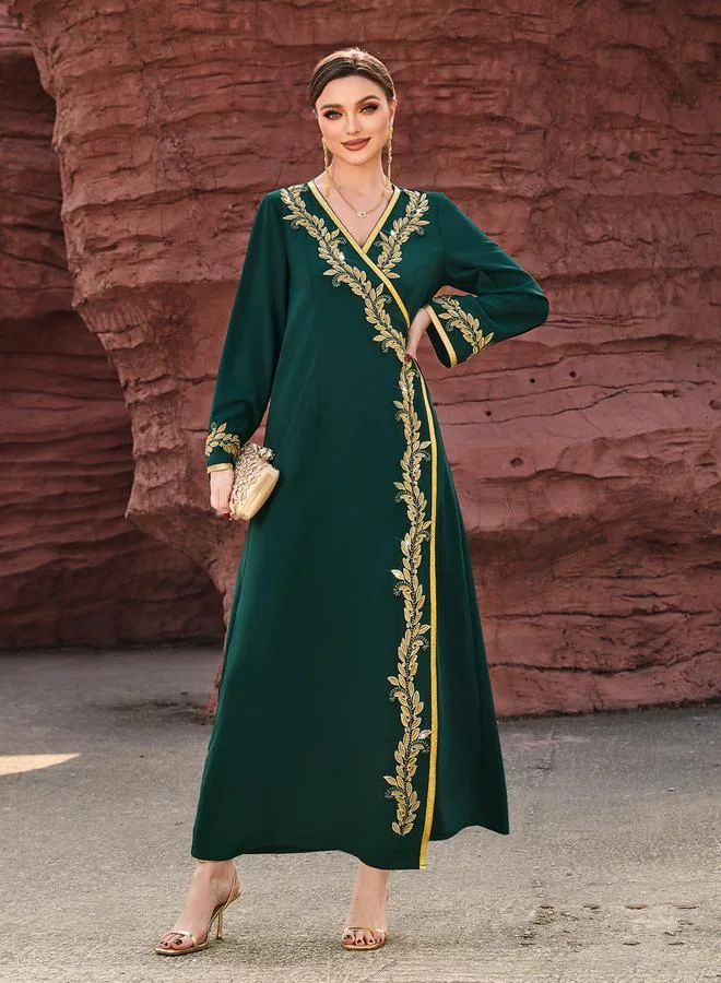 تايك تو جلابية مطرزة بزهور ذهبية