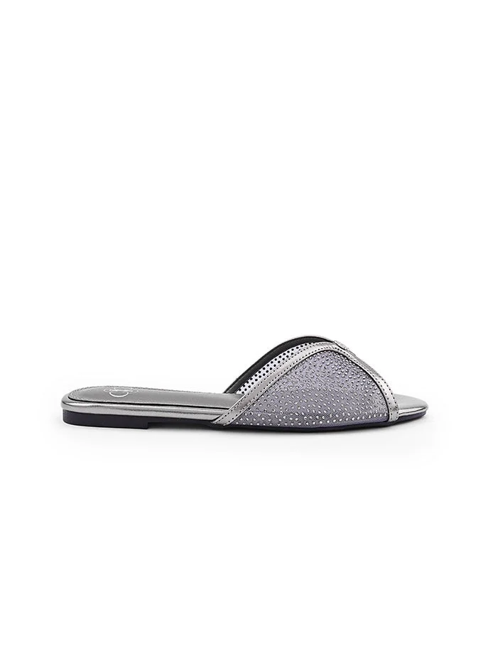 أيقون Shiny flat sandal perfect for casual occasions.