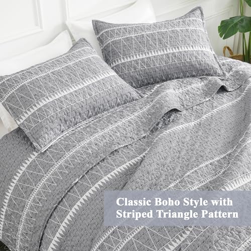 Andency California King Quilt Set (112x104 Inch), 3 Pieces (1 Grey Boho Printed Quilt and 2 Pillowcases), Bohemian Summer Lightweight Reversible Microfiber Bedspread Coverlet Sets - Image 4