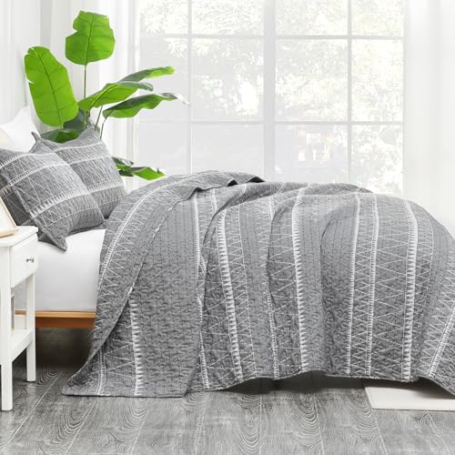 Andency California King Quilt Set (112x104 Inch), 3 Pieces (1 Grey Boho Printed Quilt and 2 Pillowcases), Bohemian Summer Lightweight Reversible Microfiber Bedspread Coverlet Sets - Image 3