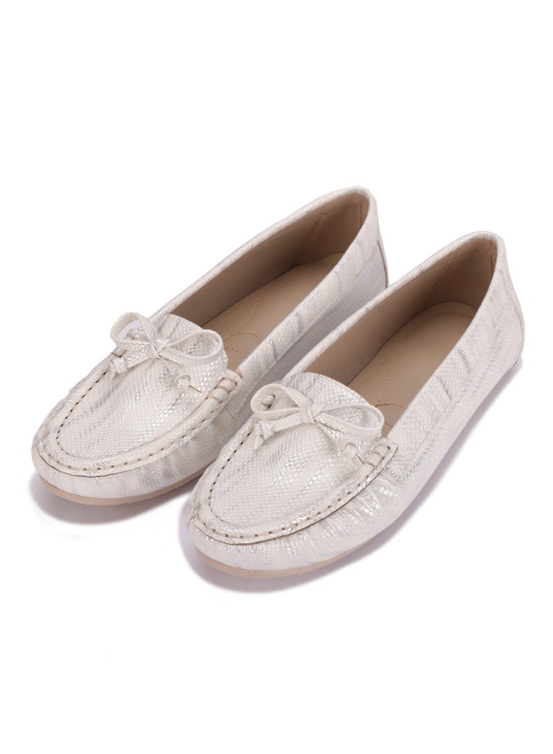 Classic women's shoe - comfortable and lightweight design  - Image 2