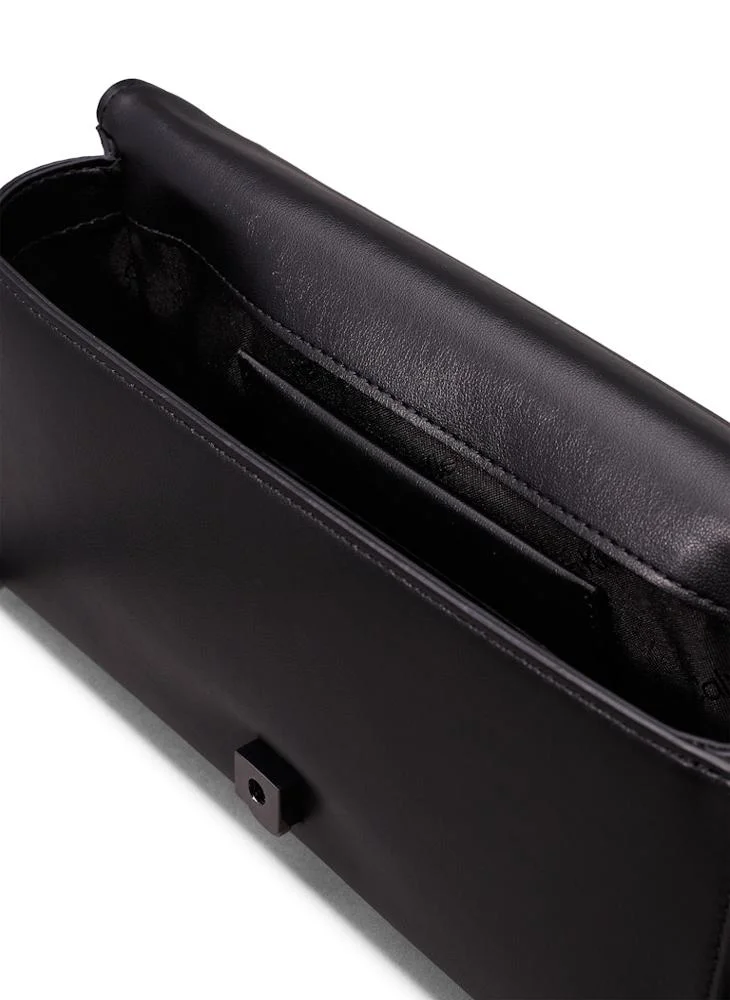 كالفن كلاين Narrow Strap Crossbody