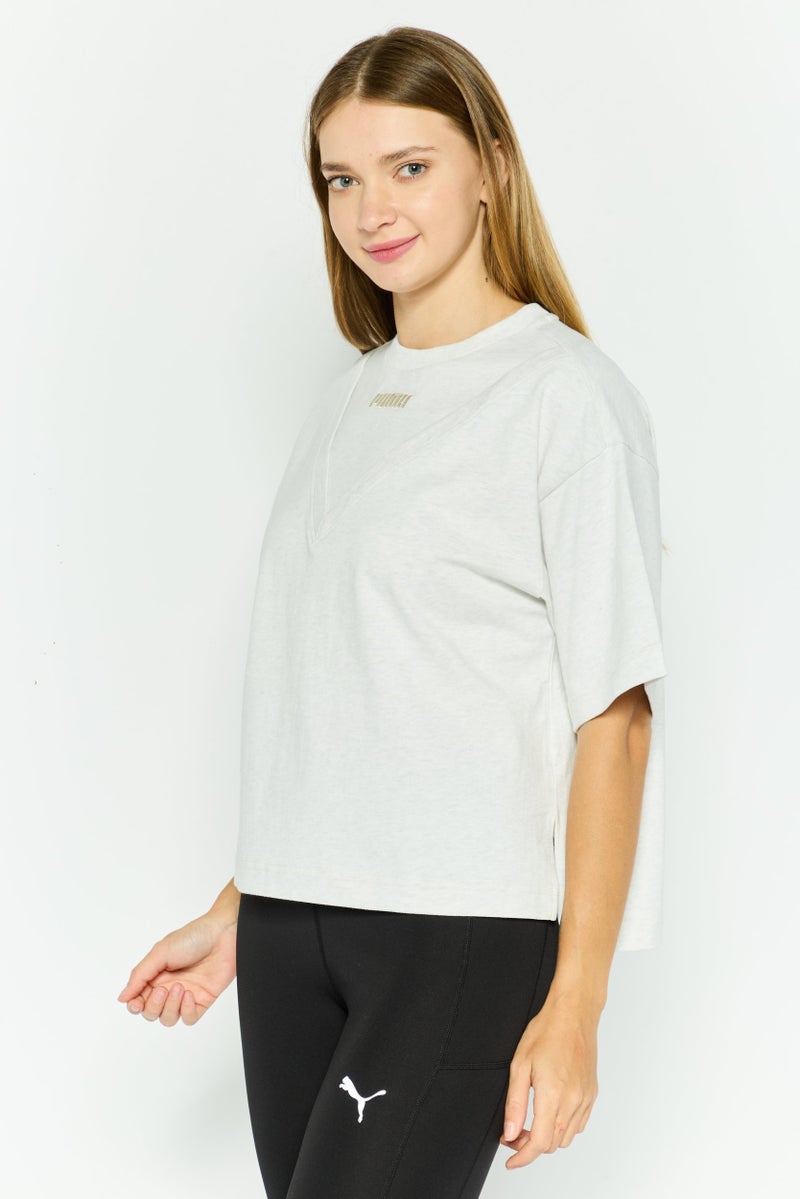 PUMA تي شيرتات تدريب قصيرة الأكمام للنساء، رمادي مائل إلى البياض - Image 3