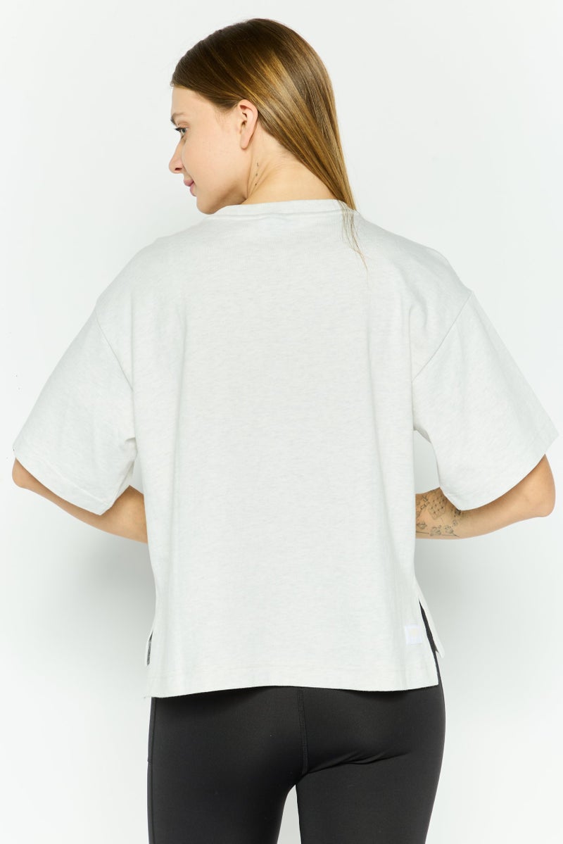 PUMA تي شيرتات تدريب قصيرة الأكمام للنساء، رمادي مائل إلى البياض - Image 4