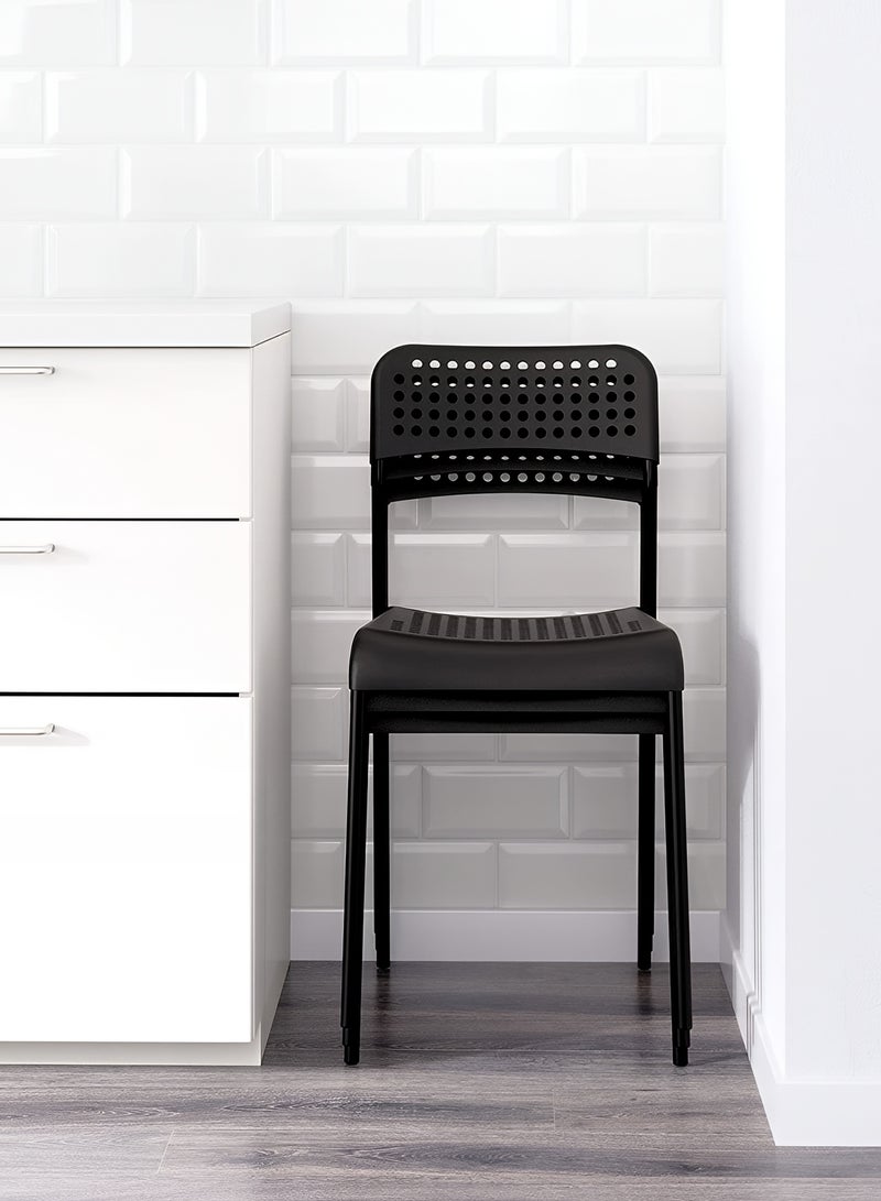 تايمي كرسي طعام بمقعد من البلاستيك وأرجل معدنية، قابل للتكديس وسهل التخزين، كرسي متعدد الاستخدامات لغرفة المعيشة والمطبخ وغرفة النوم و الحديقة والفناء والشرفة - أسود - Image 4