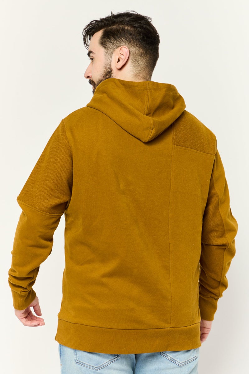 KANGOL سويت شيرت رجالي بقلنسوة وشعار مطرز بأكمام طويلة، زيتوني داكن - Image 4