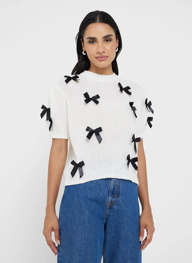 جينجر بلوزة محبوكة بتفاصيل فيونكة