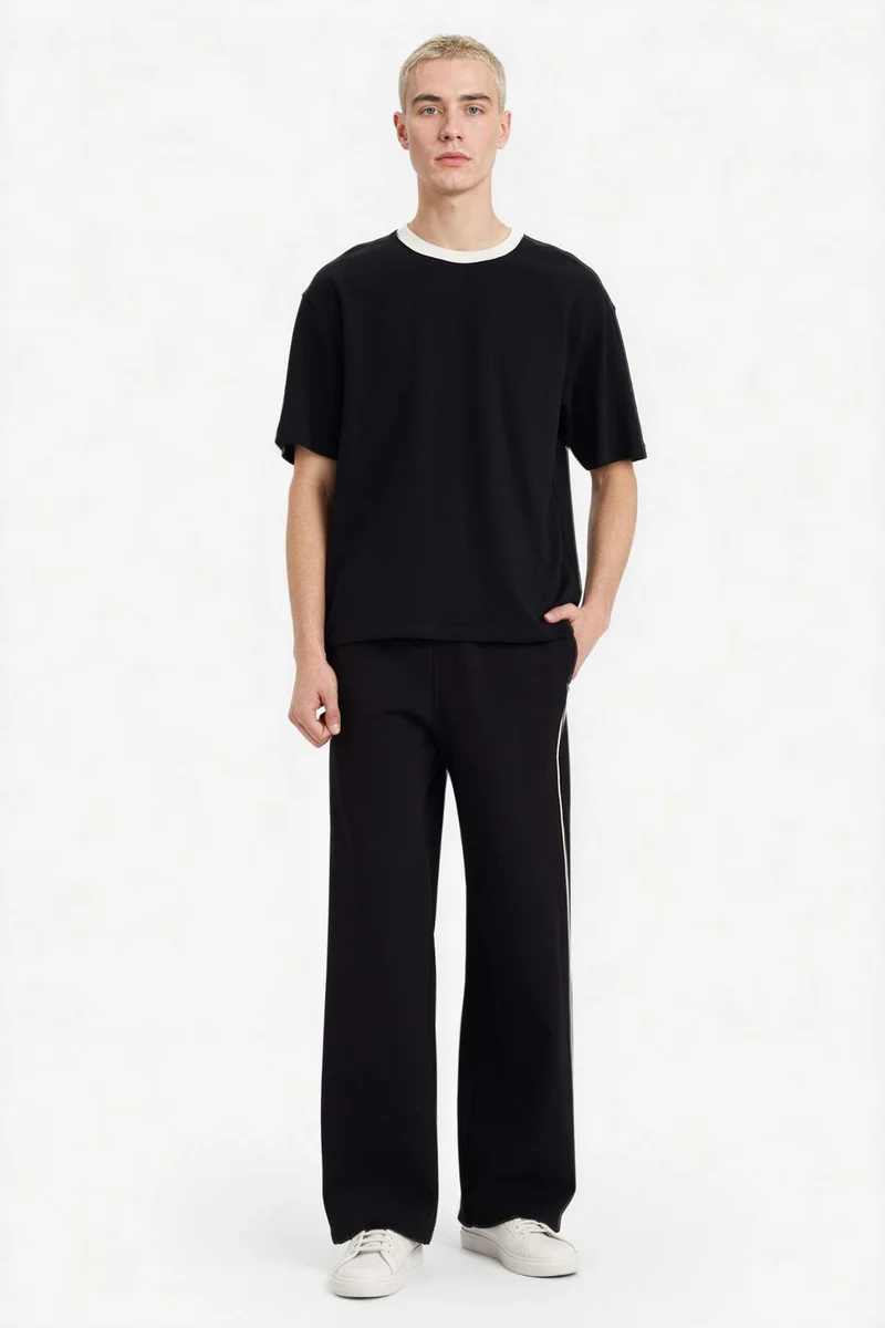 ديفاكتو Regular Fit Crew Neck Short Sleeve T-Shirt