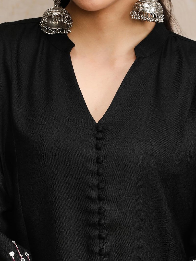 Varanga Black Mandarin Witn V Neck Anarkali Front Slit Detailing With Trouser - Image 5