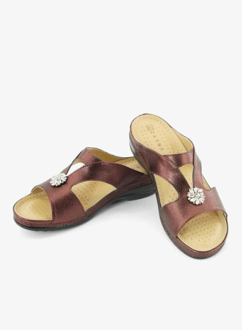 زينة صندل نسائي مسطح زينة - عنابي