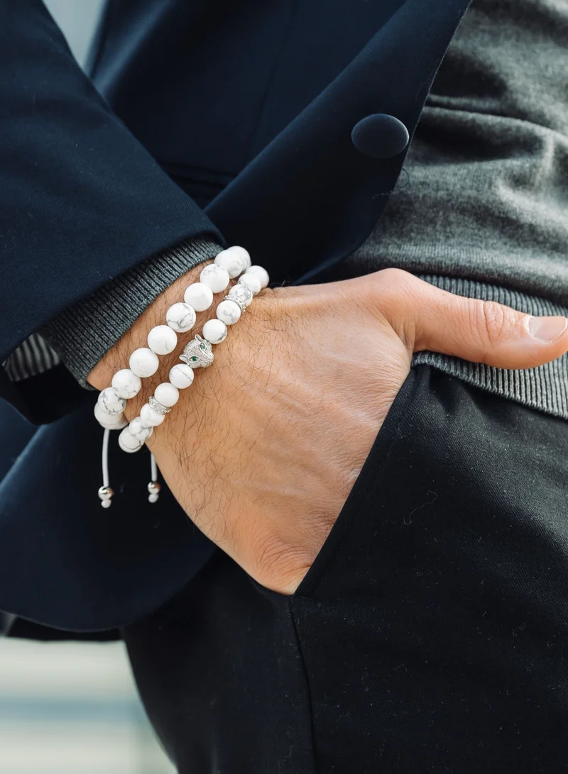 لونورا خرز الهوليت الأبيض سوار خرز من الحجر الطبيعي مصنوع يدويًا – سوار للرجال، سوار رجالي، هدية للرجال، أساور للرجال – مع رأس فهد فضي، قابل للتعديل بمقاس واحد للجميع