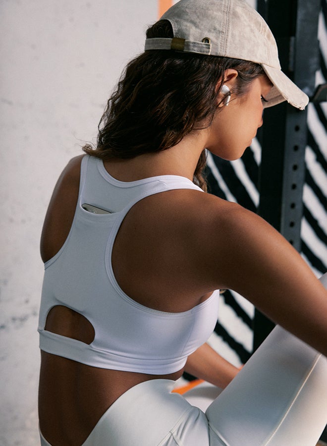 trendyol White Medium Support/Shaping Back Pocket Detail Knitted Sports Bra THMAW24SS00003 - Image 4