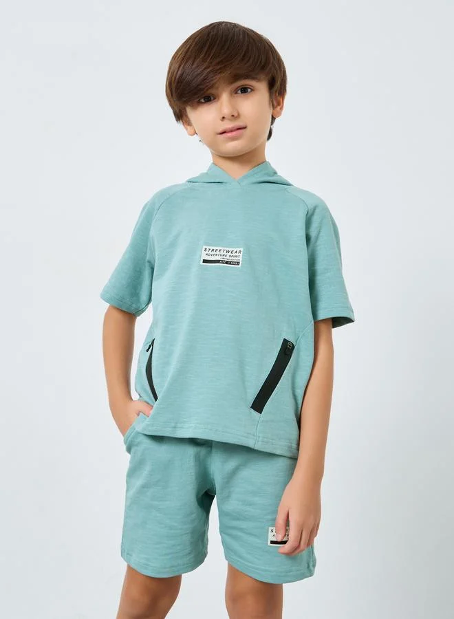 ستايلي طقم منسق من شورت وتيشيرت بياقة هودي