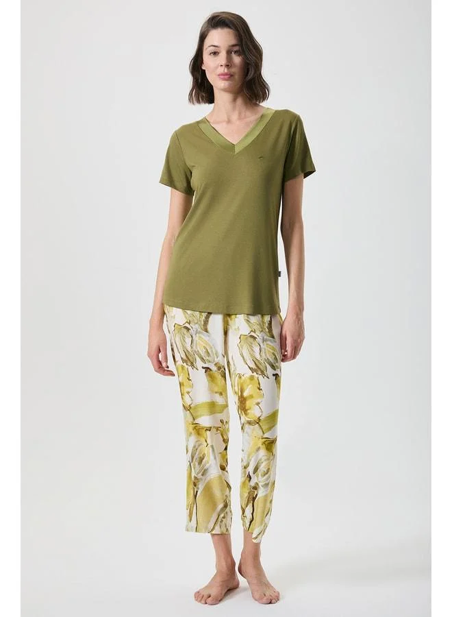 Penye Mood Satin‑collared pajama set.