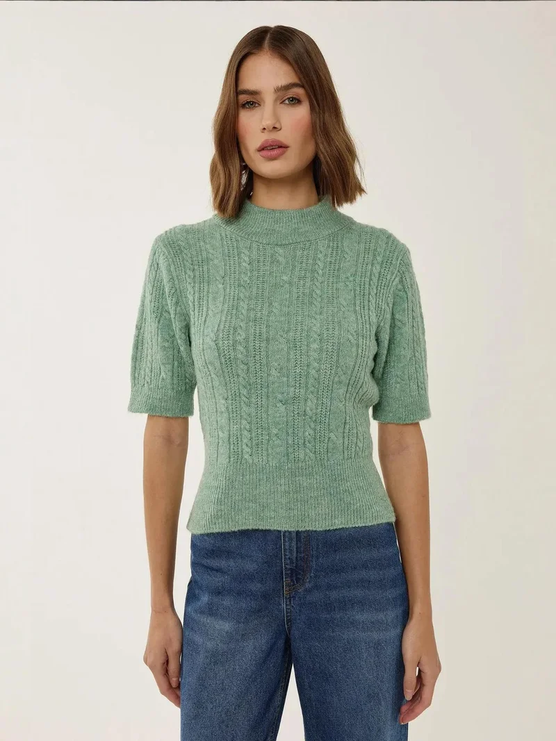 هيكاب كنزة صوفية محبوكة بنصف ياقة عالية وأكمام قصيرة