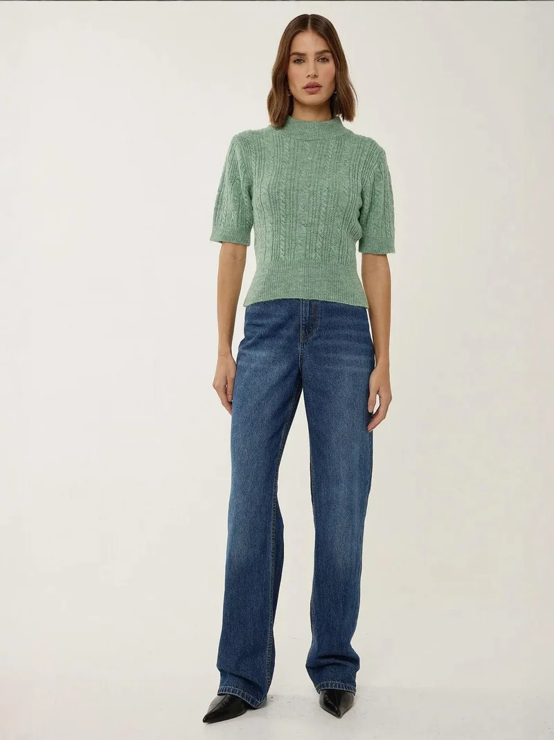 هيكاب كنزة صوفية محبوكة بنصف ياقة عالية وأكمام قصيرة