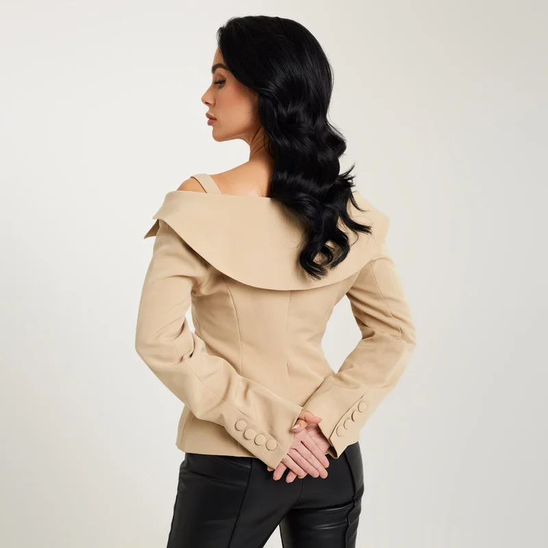 فرانشيسكا أليس camel off shoulder blazer