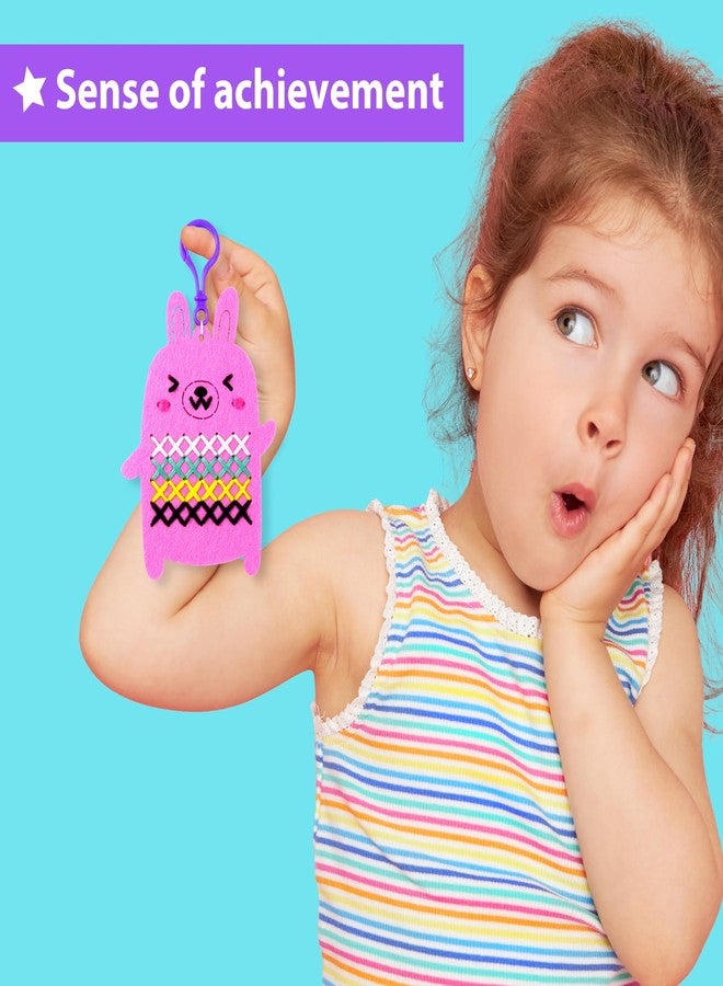 KRAFUN مجموعة KRAFUN للمبتدئين في التطريز المتقاطع للأطفال، تتضمن 6 مشاريع سهلة لصنع ميداليات مفاتيح وحقائب ووسائد من اللباد، مع تعليمات، هدية مثالية للبنات والأولاد، تعلموا فنون التطريز اليدوي. - Image 5