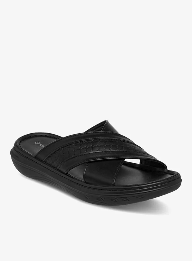 لو كونفورت صنادل سهلة الارتداء بحزام متقاطع وشعار بارز