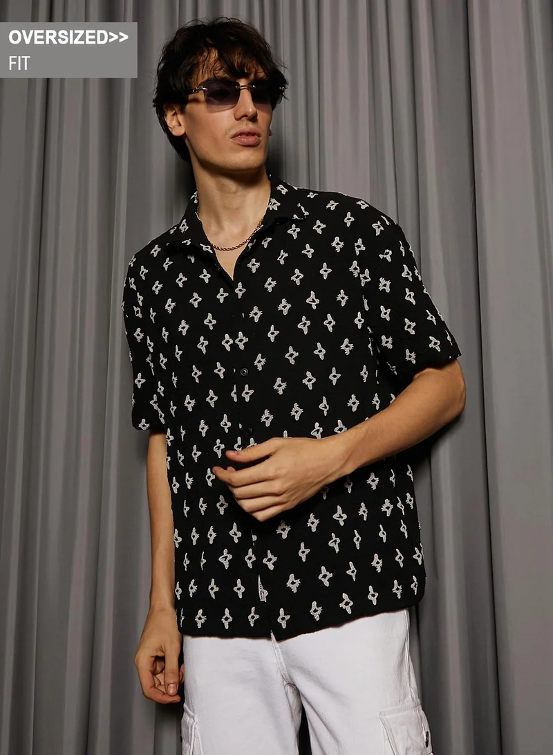 Campus Sutra Campus Sutra Men's Midnight Black Floral-Tactile Oversized Shirt For Casual Wear | Spread Collar | Short Sleeve | Button Closure | Oversized Shirt Crafted With Comfort Fit For Everyday Wear