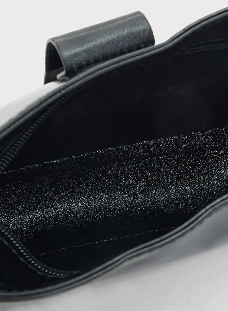 جينجر Baguette Bag With Buckle Detail