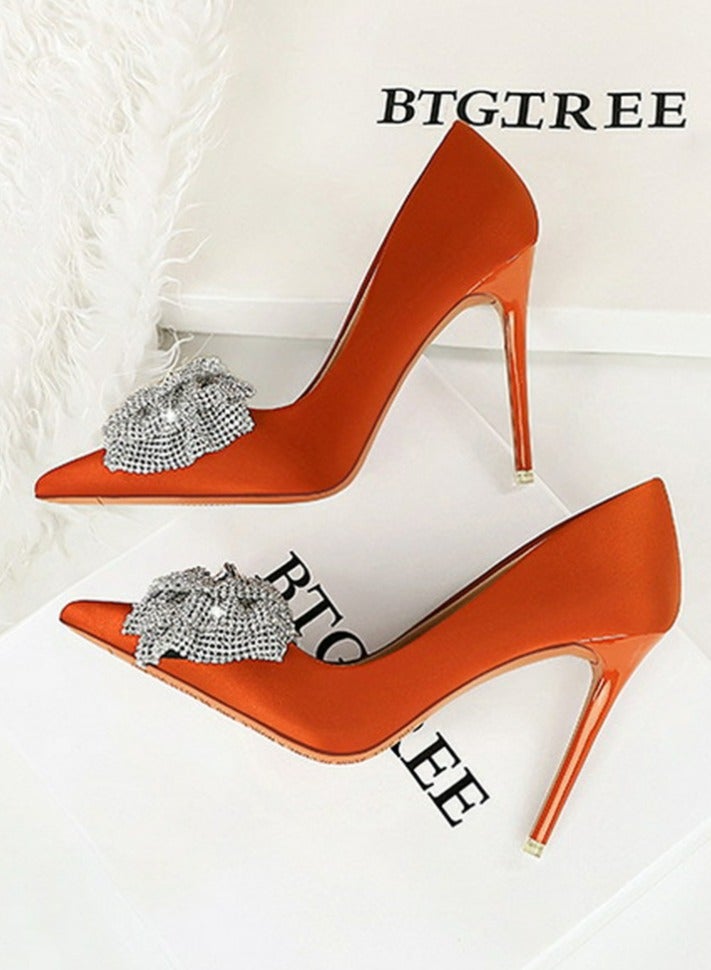 بيج تري المرأة الساتان مغلق أشار إصبع القدم مضخة الراينستون قوس الديكور كعب عالي برتقالي 10.5CM - Image 3
