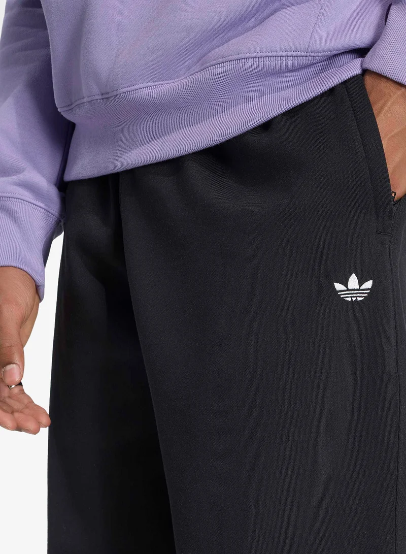 Adidas Originals BLACK Essential Trefoil Loose Sweatpants for Men | Best Price UAE