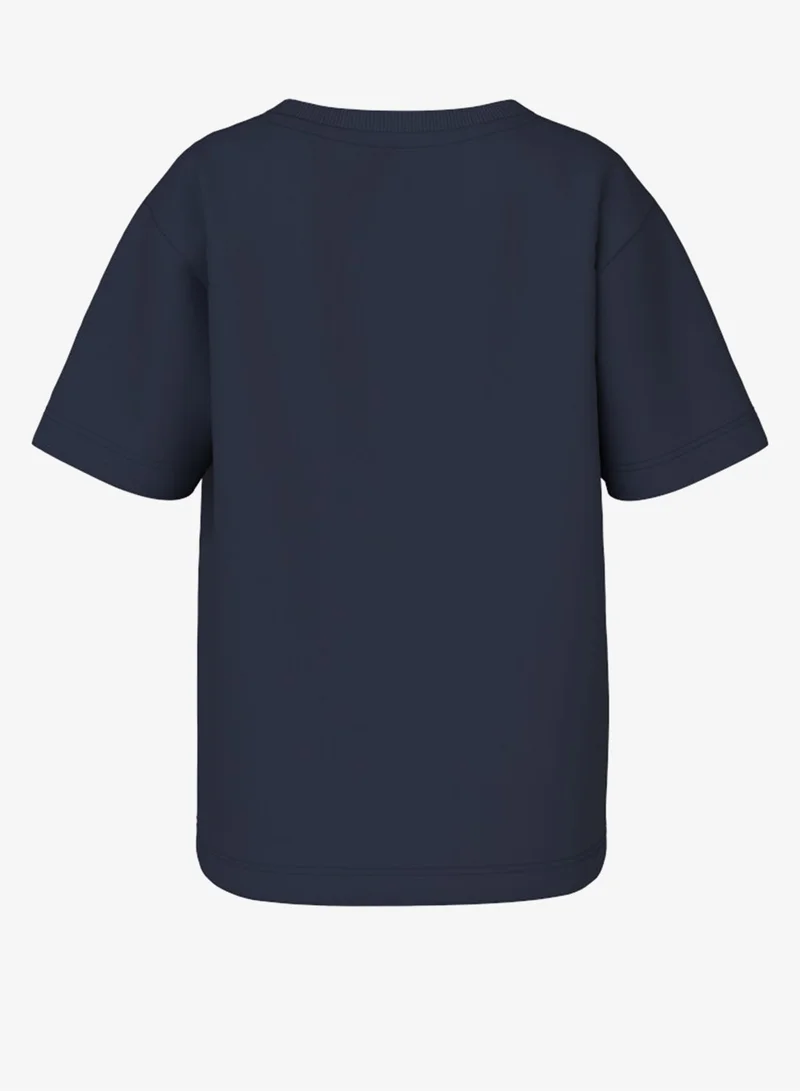 نيم ات تيشيرت جرافيك برقبة دائرية للأطفال