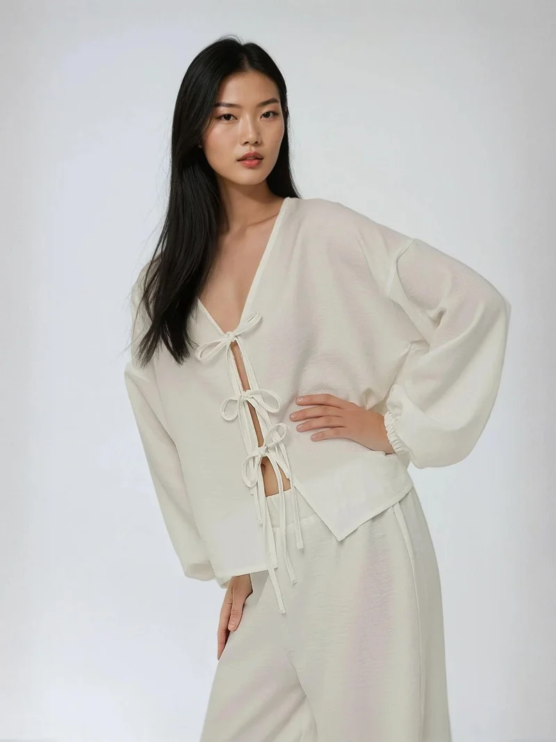 زوبعة بلوزة بقصة مريحة وتفاصيل ربط