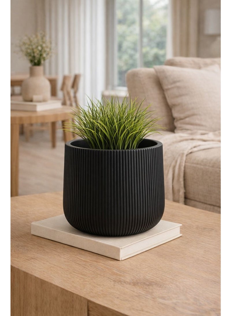 حوض زرع ديكوري أسود بنقشة طولية – تصميم عصري أنيق (27×22 سم) - Image 1