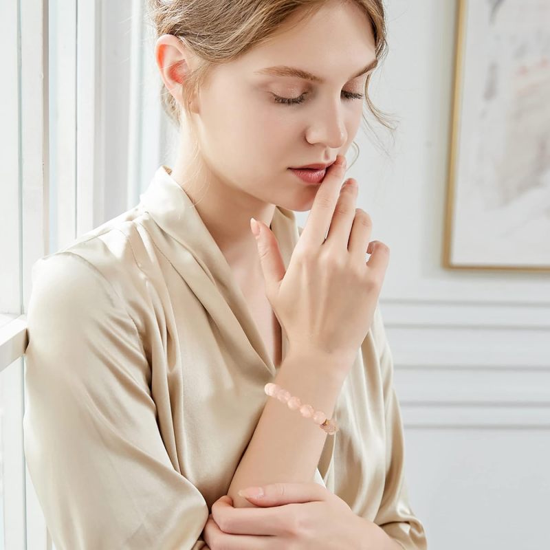 سوار حجري حقيقي من الكريستال للنساء والرجال يساعد في تخفيف القلق ويُستخدم للشفاء. سوار مكوّن من خرز حجر الكوارتز الوردي الطبيعي، مصنوع يدوياً ومناسب كهدية لعيد الميلاد. - Image 5