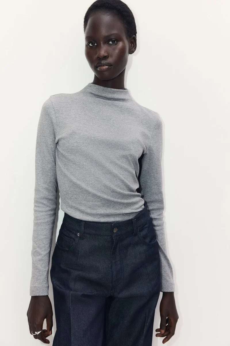 اتش اند ام بلوزة بقبة عالية