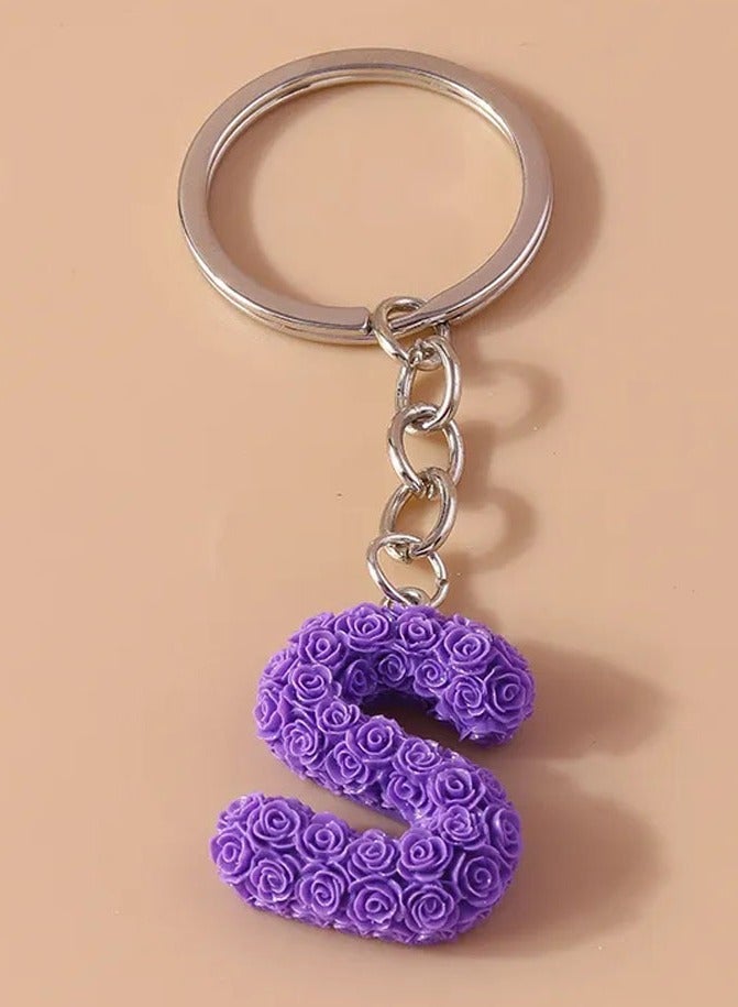 Elegant and distinctive keychain with floral design and the letter S
