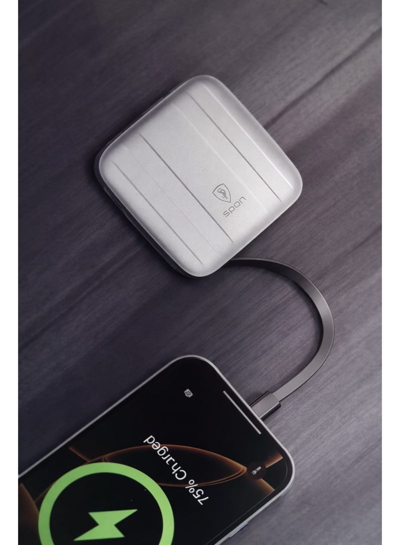 SPON Small-sized 10,000 power bank with two USB + PD ports, a Lightning cable and a Type-C cable - Image 3