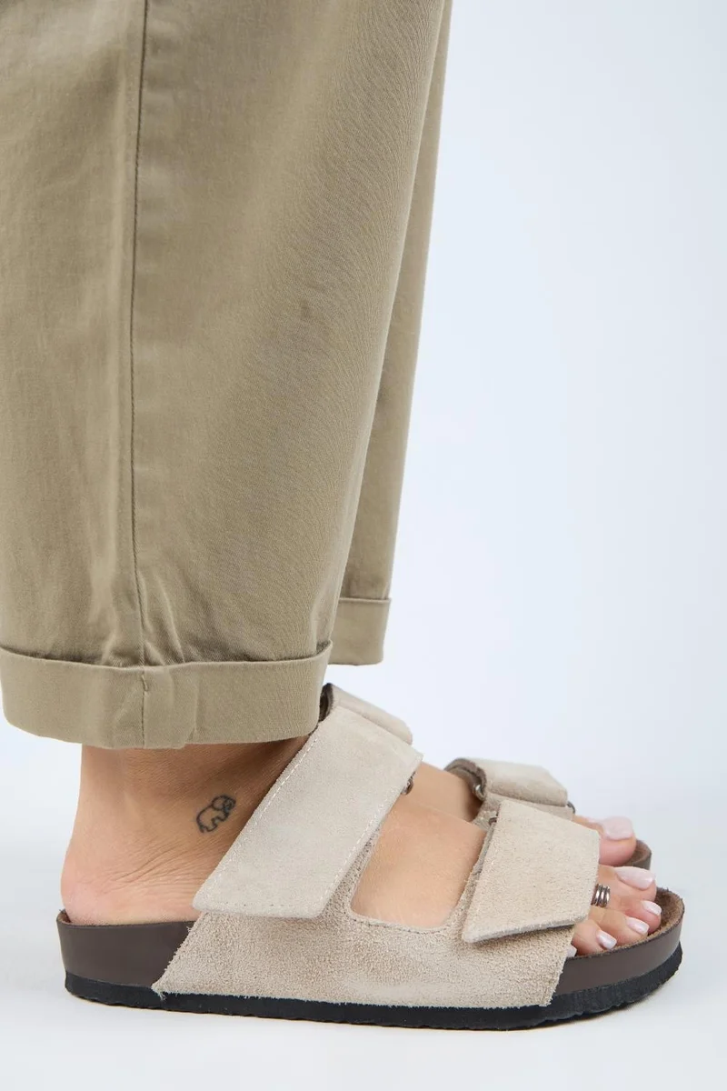 مانجيرو شبشب مانيجيرو (فينا 2) نسائي من الجلد الطبيعي، مزود بشريط لاصق مزدوج، لون بيج