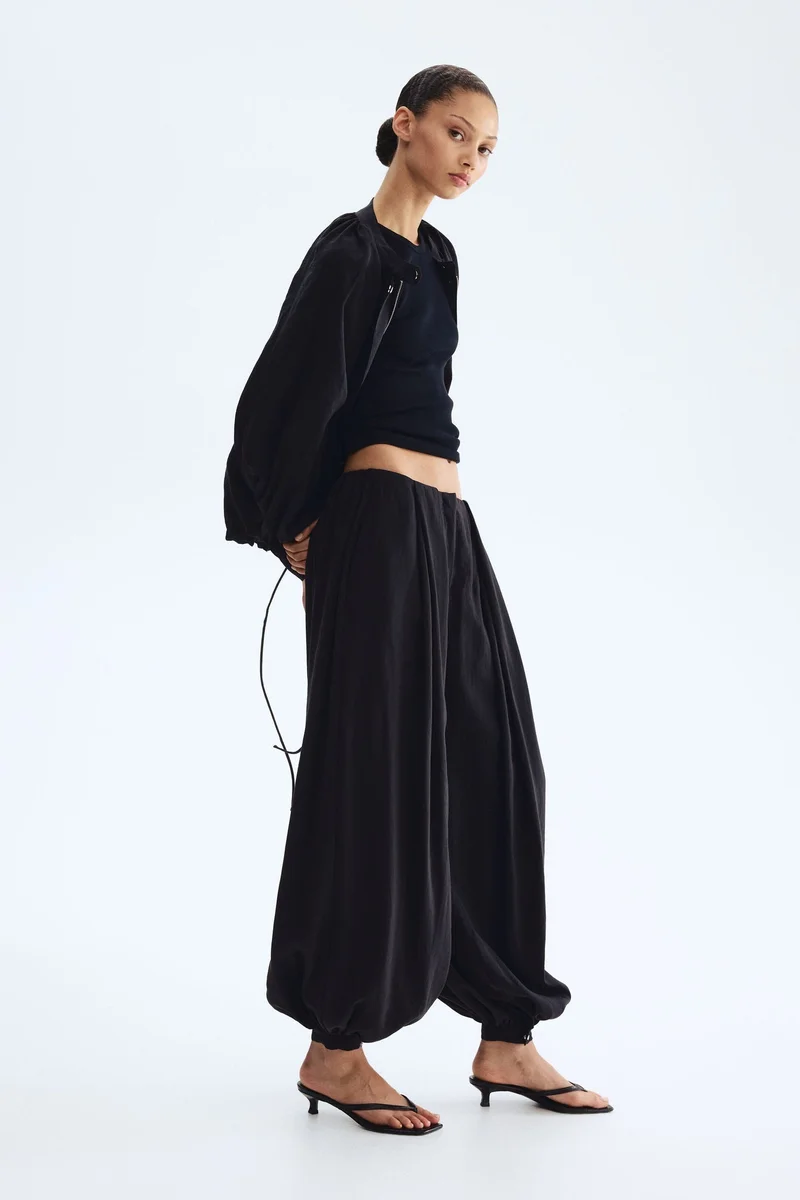 اتش اند ام بنطلون من المودال بقصّة بالون