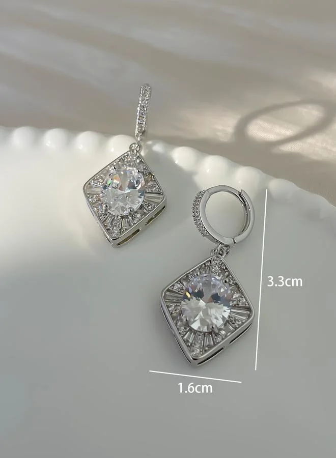 تايك تو أقراط مزينة