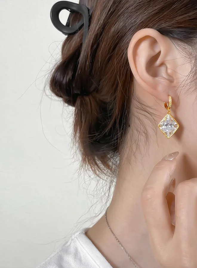 تايك تو أقراط مزينة