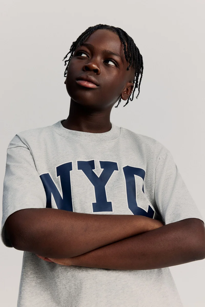 اتش اند ام تي-شيرت قطني مزين بطبعات